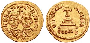 헤라클리오스와 그의 아버지가 포카스에 대한 반란 중에 주조한 황금 솔리두스 (콘술 복장)