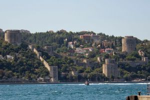 보스포루스 해협에서 바라본 루멜리히사르 요새