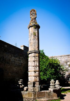 타테브의 흔들리는 기둥