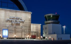 수체아바 슈테판 첼 마레 국제공항 - 2015년 새로운 관제탑과 주 터미널 건물