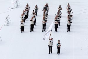 2012년 로리앙 국제 켈트 축제의 대규모 퍼레이드에서 무스투아르 경기장에 도착한 바가드 브로 펠제르