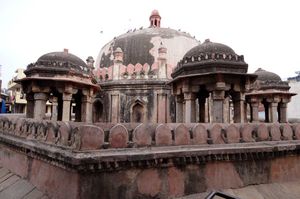 무바라크 샤(사이이드 왕조)의 무덤.