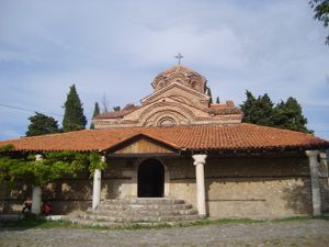 성모 마리아 페리블렙토스 교회(Mother of God Perybleptos church), 이콘 화랑 맞은편에 위치