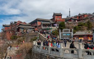 태산 정상의 사찰 단지