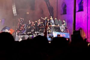 2024년 5월, 2024-25 UEFA 챔피언스리그 진출을 자축하는 볼로냐 FC 선수들