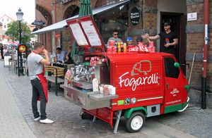 2013년 스웨덴 이스타드에서 이동식 에스프레소 바를 운영하는 바리스타