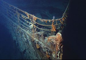 침몰하여 해저에 있는 타이타닉. 일본어에서 일반적으로 말하는 "침몰한" 상태이다. 영어에서도 "shipwreck"한 상태이다.