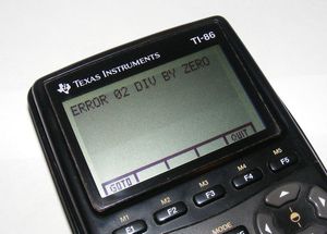 TI-86와 같은 휴대용 계산기는 일반적으로 0으로 나누기를 시도하면 작동을 멈추고 오류 메시지를 표시한다.