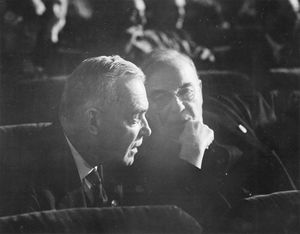 생 로랑(왼쪽)과 킹 총리(오른쪽), 1945년 5월 샌프란시스코 회의