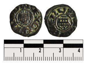 이 동전에는 뒷면에 REX GVIDO D라고 적혀 있습니다. 앞면에는 예루살렘 성묘 주변에 EIERVSALEM이 새겨져 있으며, 기 드 뤼지냥이 예루살렘에 대한 자신의 주장을 포기하기 꺼렸음을 보여줍니다.