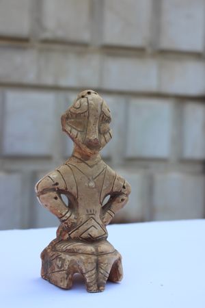 왕좌의 여신상은 코소보에서 가장 귀중한 고고학 유물 중 하나이며 프리슈티나의 상징으로 채택되었다.