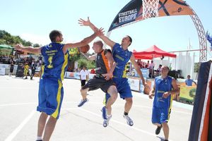 게르미아 공원에서 활동하는 스트릿볼 선수들