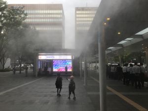 일본 후쿠오카의 하카타 역 근처 증발 냉각기