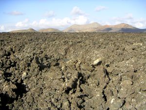 화산 지대 너머로 보이는 몬타냐스 델 후에고