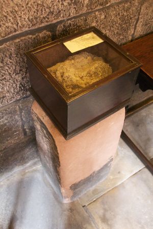 체템스 음악학교에 전시된 로마 시대의 모르타르.