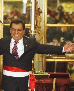 2009년 7월 총리 취임 선서 후의 케스켄 벨라스케스