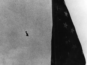 중국에서 일본군기가 파나이호를 공격하는 뉴스릴 장면