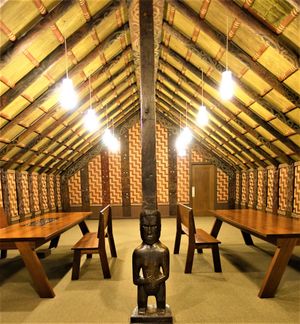 필드 자연사 박물관 레겐슈타인 태평양 전시관에 전시된 진품 마오리 회의장