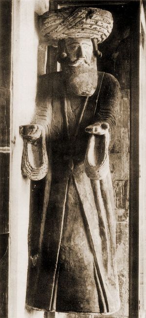 터번을 쓴 가기크 1세의 동상