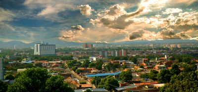 쿠쿠타 시내 모습