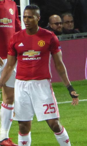 FC 로스토프와의 유로파리그 경기 중 발렌시아(2017년, 오른쪽)