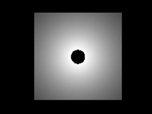 먼 곳에서 관측한 회전 블랙홀. 각기 다른 프레임은 다른 각도에서 본 블랙홀을 보여준다.