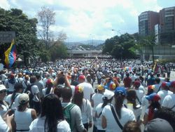 로페스 체포 직후 카라카스 라스 메르세데스에서 열린 시위