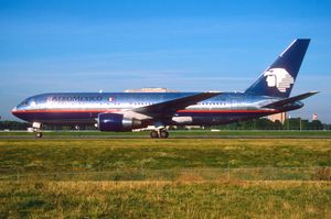 2001년 샤를 드 골 공항에 있는 아에로멕시코 보잉 767-200ER