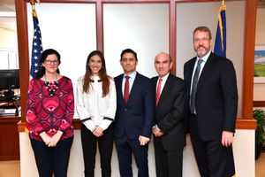 2019년 3월 27일, 워싱턴 D.C.에서 미국 국무부 차관보 킴벌리 브라이어, 후안 과이도의 부인 파비아나 로살레스, 미국 베네수엘라 특별대표 엘리엇 애브럼스, 베네수엘라 주재 미국 대사 카를로스 베치오의 만남