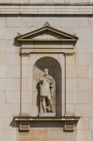 글립토테크 파사드의 니치 세부