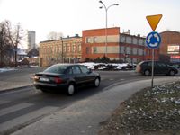 횡단보도와 정지선정지선 앞에서 보행자를 신경 쓸 필요 없이 환도 진입 타이밍에만 주의하면 된다.