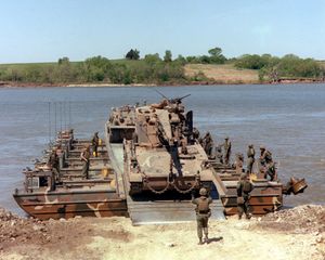 1980년 이동식 수륙양용 돌격교량-여객선