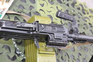 PKM 수신기 후면의 조준기