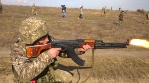 RPK를 사격하는 우크라이나 JMTG-U 군인