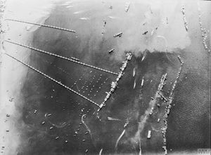 아로망슈의 멀버리 B(1944년 10월 27일) 항공 사진