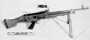 미국 육군 보병국에 평가를 위해 납품된 초기 벨기에산 미니미 시제품. XM249로 명칭이 변경되기 전 모습