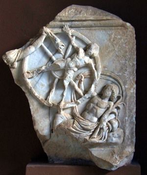 1세기 또는 2세기의 대리석 부조로, 신화 속의 죄인 이크시온이 타르타로스에서 불타는 회전하는 바퀴에 매달려 고통받는 모습을 보여줍니다. 에피쿠로스는 사후 세계의 이러한 형벌에 대한 이야기는 터무니없는 미신이며, 이를 믿는 것은 사람들이 '아타락시아'에 도달하는 것을 막는다고 가르쳤습니다.