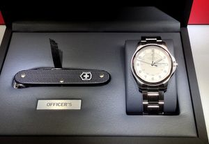 빅토리녹스 "Officer's Watch" (기본 디자인)
