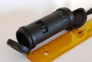 Opticron Trailfinder 8×25의 초점 조절 레버