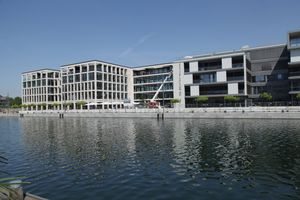 미래의 피닉스 호수와 피닉스-이스트 위치