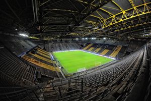 지그널 이두나 파르크(Signal Iduna Park)는 분데스리가 클럽 보루시아 도르트문트의 홈구장이며, 독일에서 가장 큰 경기장이다.
