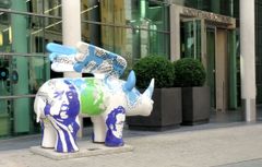 콘체르트하우스 앞의 코뿔소