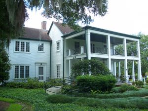 미젤-류 하우스(1888년 건축), 플로리다 민속 건축 양식의 좋은 예. 이 주택은 미젤-류 하우스 사적지구에 위치해 있습니다.