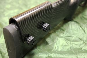 엄지나사로 높이 조절 가능한 뺨받침