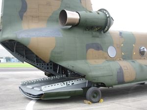 후방 램프를 내린 치누크