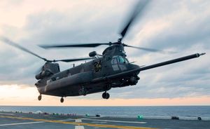 미군 참수부대가 사용하는 MH-47E 치누크 특수작전헬기