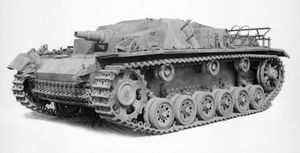 독일의 StuG III 돌격포. 여기서는 75mm StuK 37 곡사포를 장착한 초기형 중 하나가 보인다.