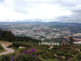 랑비앙산 정상의 풍경