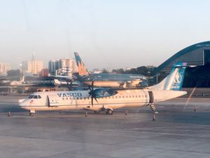 탄손누앗 국제공항의 바스코 항공(VASCO) ATR 72-500 항공기