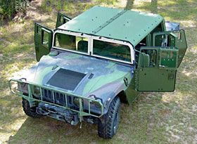 2004년, 볼트온 MAK 장갑 키트를 장착한 미 해병대 M1123 HMMWV